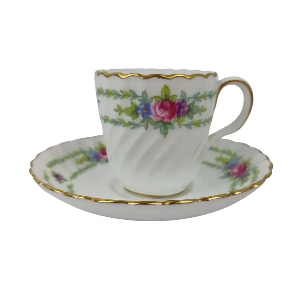 Minton Chiltern Bone China Teacup & Saucer Globe Mark England Roses gold Trim